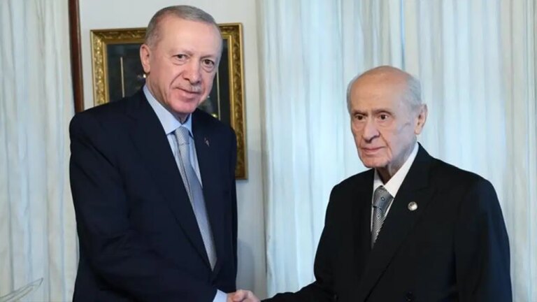 erdogan-ve-akpden-sikayetci-cok-konusulacak-devlet-bahceli-iddiasi-ziyaretine-gelenlere-yakiniyor-kgTuEWqA.jpg