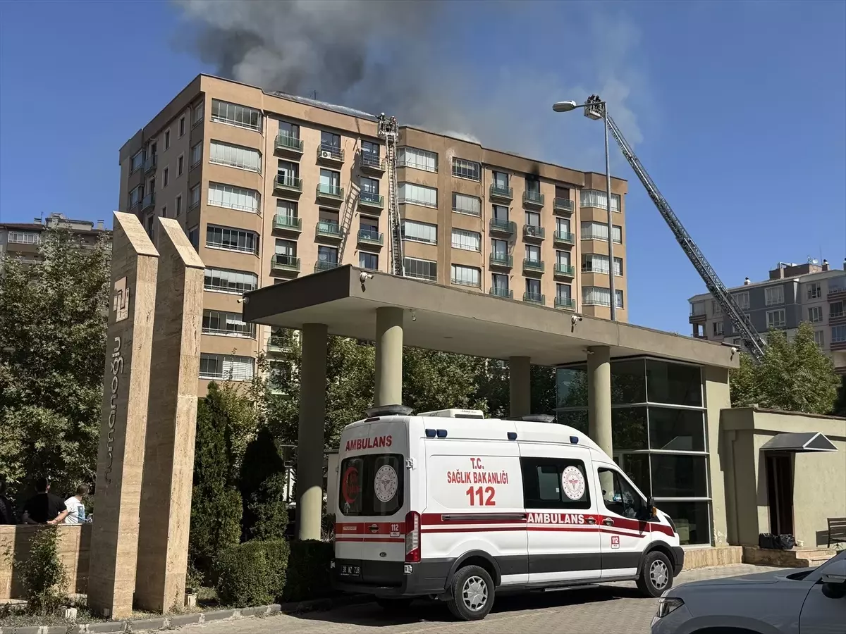 kayseride apartman catisinda yangin MGQicG1n