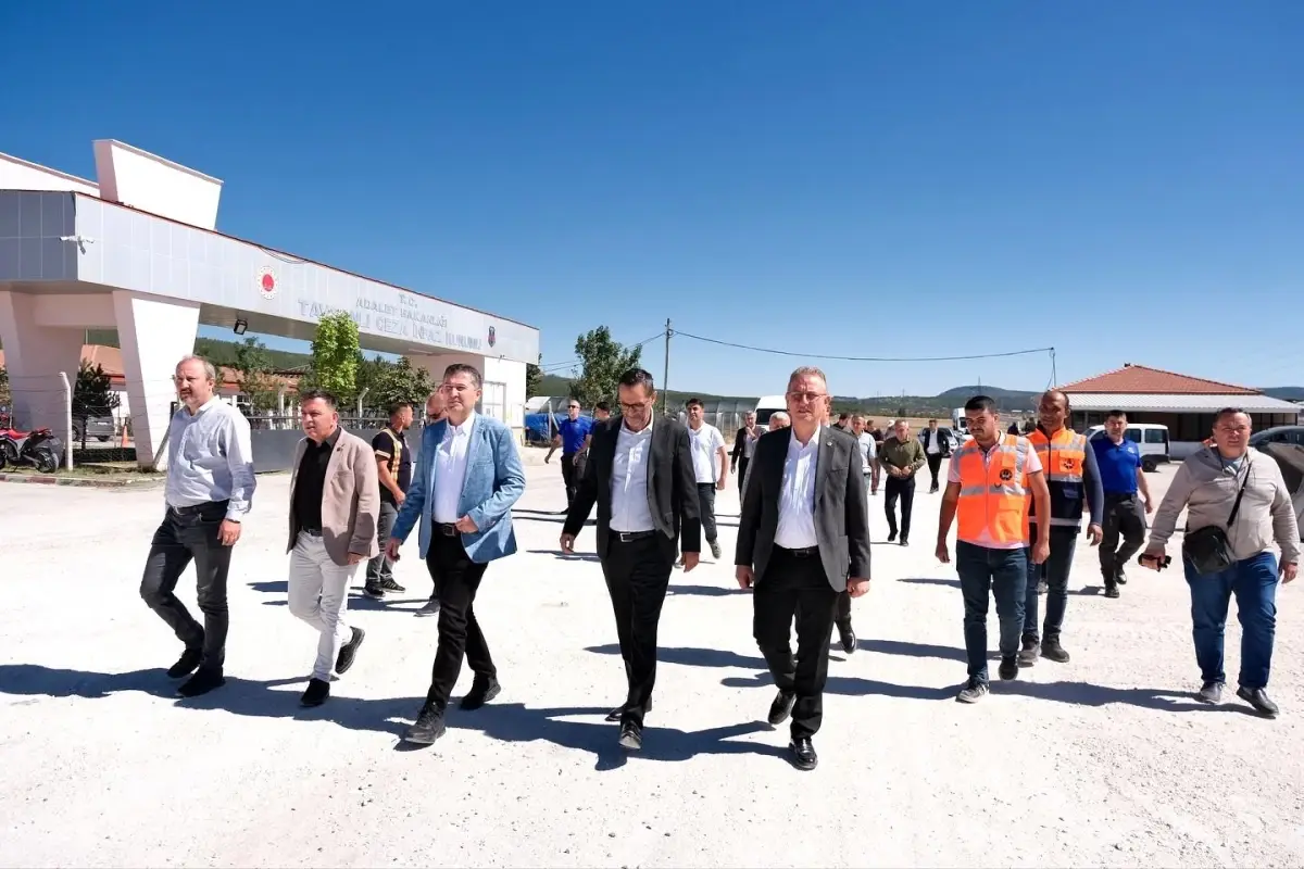 tavsanlida cezaevi yoluna asfalt duzenlemesi fX8DKRyh