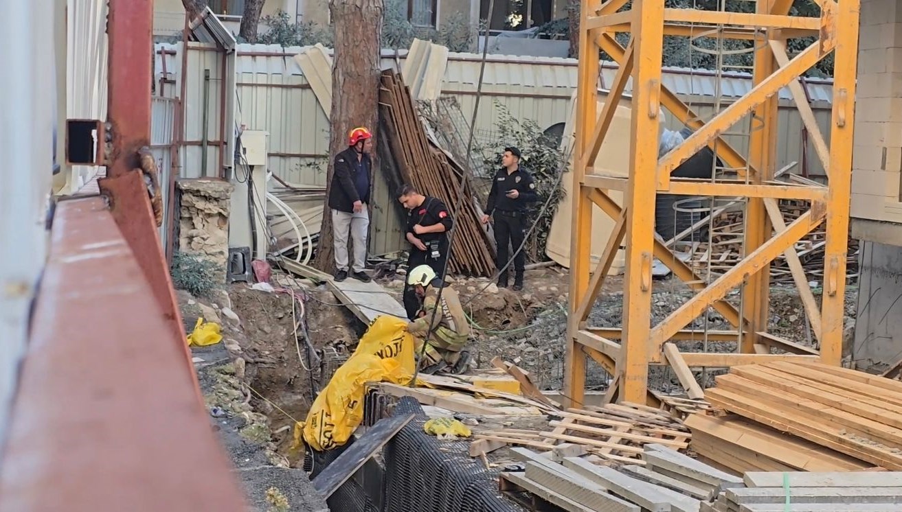 60 yasindaki isci insaatta yuksekten duserek can verdi dUiS8BAu