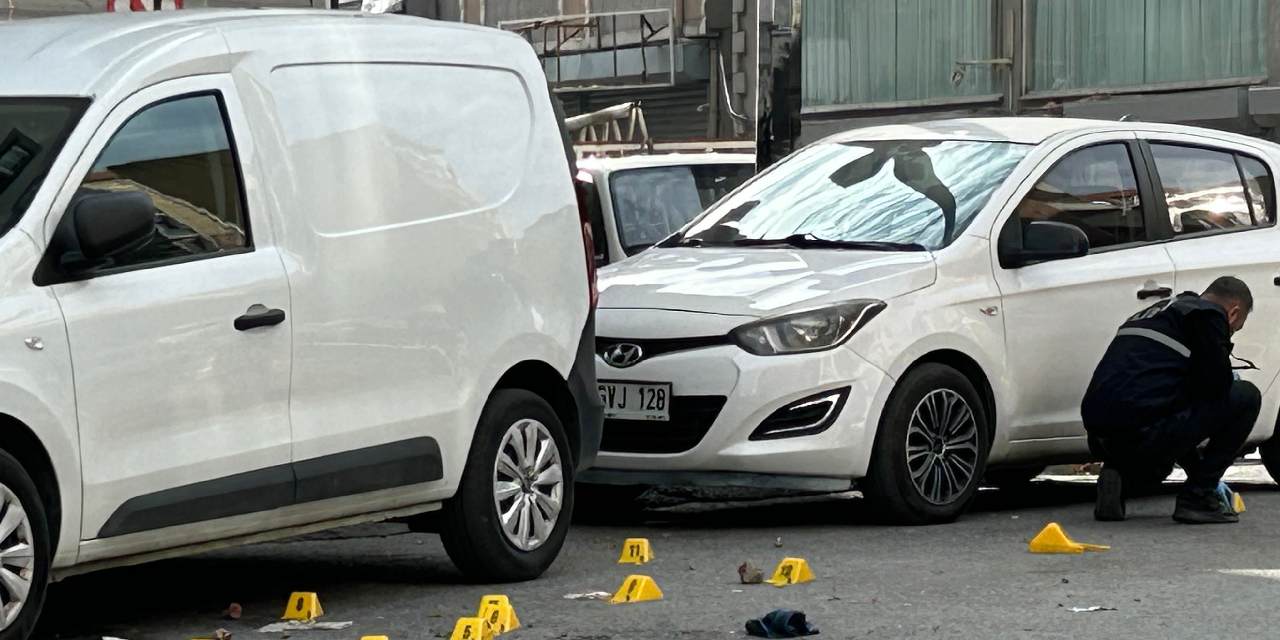 istanbulda sokak ortasinda vahset defalarca ates ettigi kadini katletti nRTXGCJS.jpg