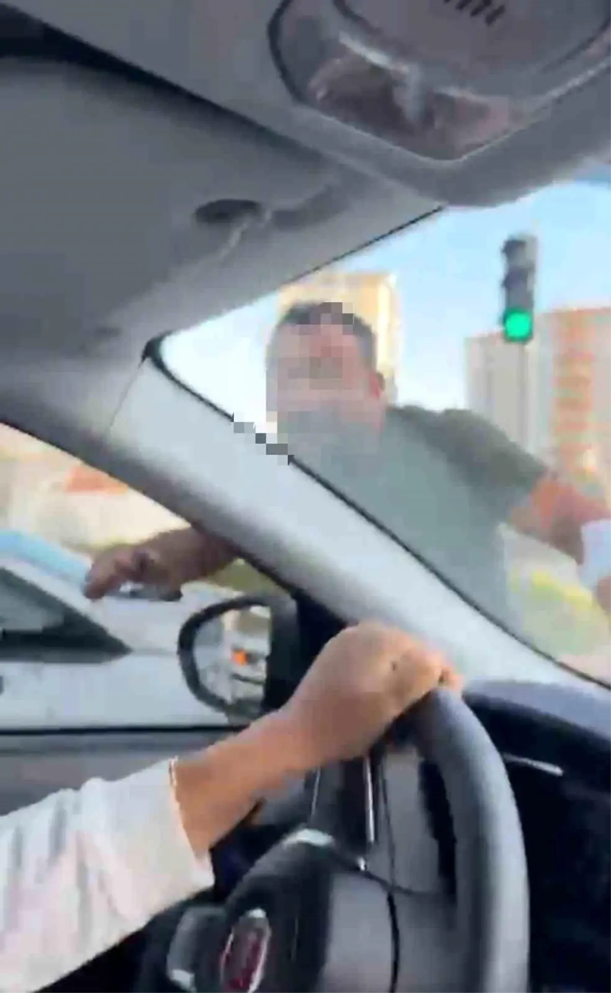 kayseride trafikte kadinlara saldiri pzBskcWE