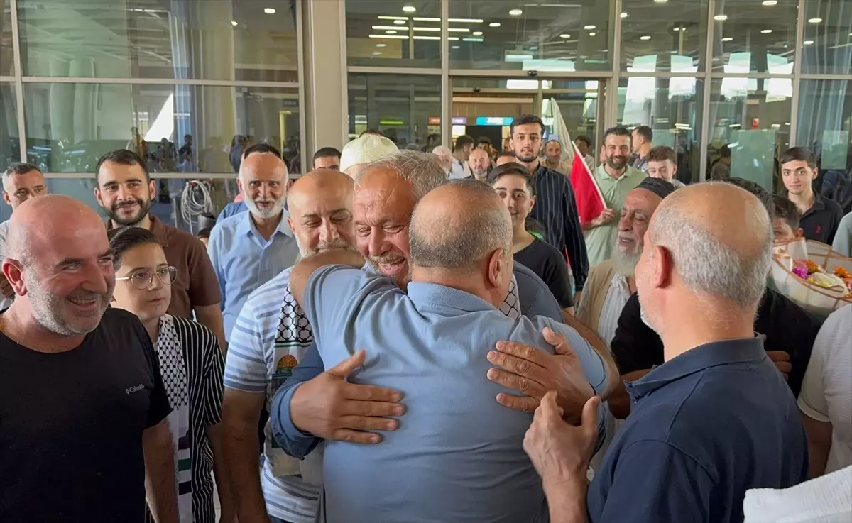 kuresel sumud aktivisti turunc mersinde cicekle karsilandi ScUptGfe