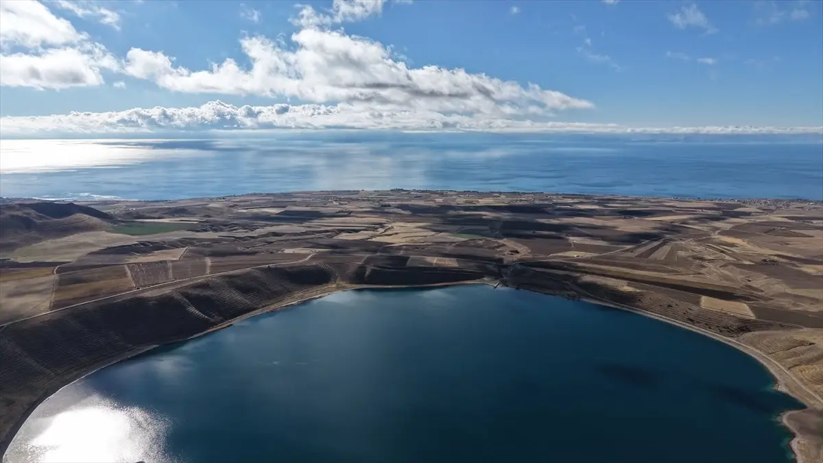 suphan daginin zirvesine kar yagdi zLBP42in.jpg