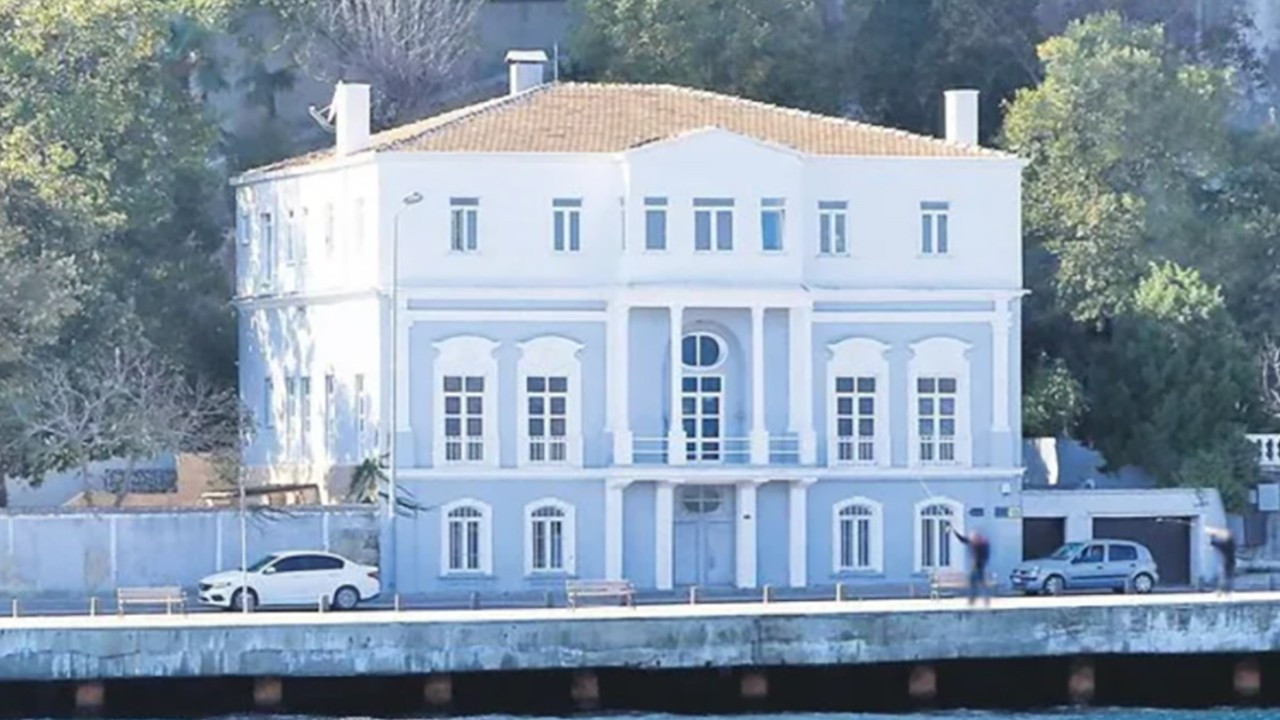 17 yillik hukuk savasi son buldu bogazdaki tarihi yali rusmirascilara kaldi Ak7uvQG8.jpg