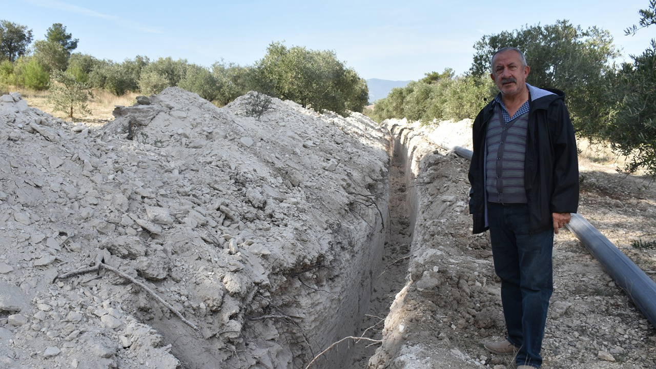 dsi emekli ogretmenin bahcesine 100 metrelik kanal acti bu eskiyalik baska bir sey degil 5eOzC19H.jpg