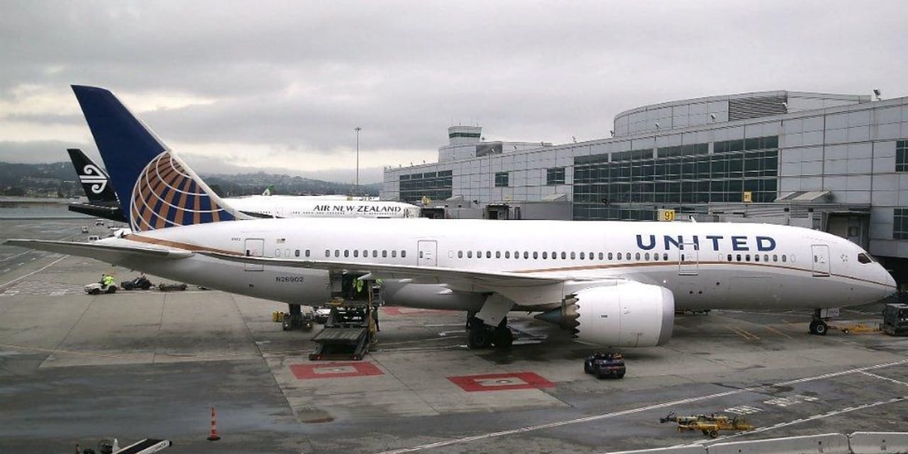 ucakta bomba alarmi tum ucuslar durduruldu lAFUEbep.jpg