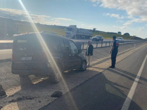 Bilecikte korkunc kaza kontrolden cikan arac bariyerlere carpti micG7SVk